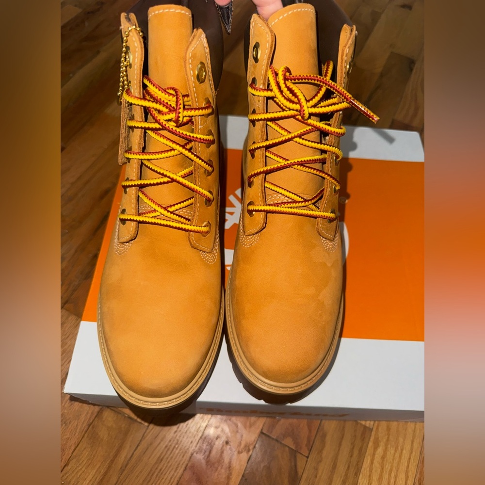 FINAL PRICE NWB Timberland Women’s Stone Street 6 In Boot Color Wheat - Picture 3 of 7